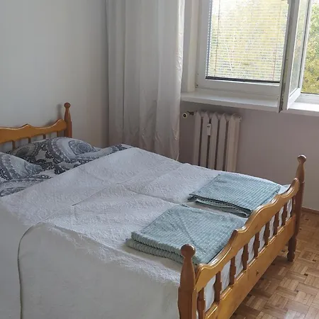 Uroczy Z Bezplatnych Parkingiem